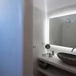 Eleana Apartahotel