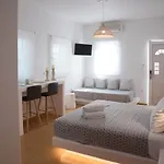 Eleana Apartahotel