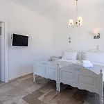 Eleana Apartahotel