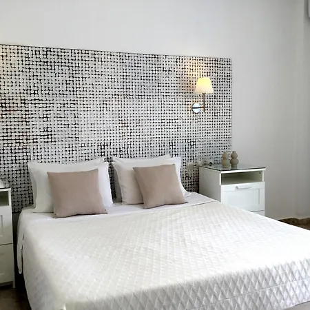 Lägenhetshotell Eleana 4*